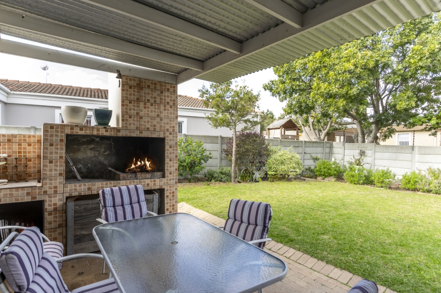 To Let 3 Bedroom Property for Rent in Somerset Ridge Western Cape